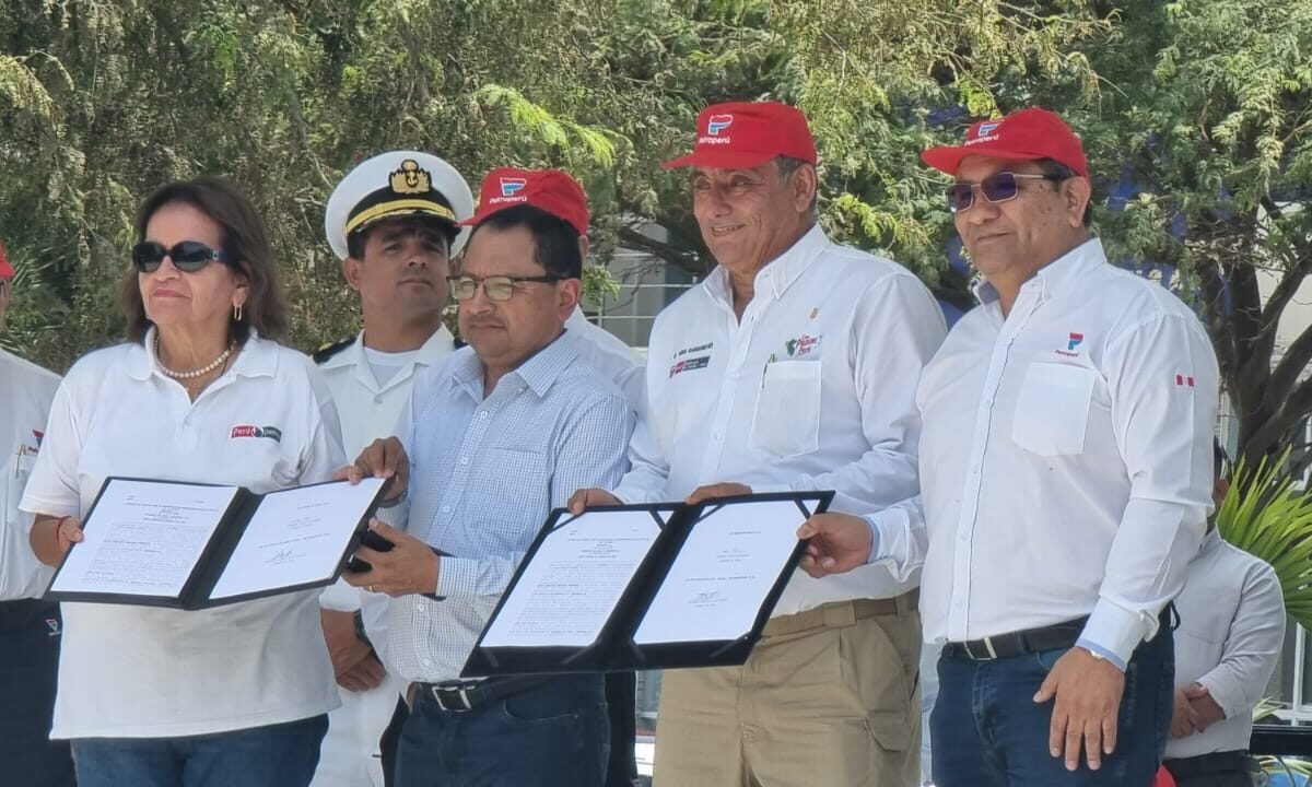 CEREMONIA DE ENTREGA DEL LOTE Z-69 A PETROPERÚ S.A.